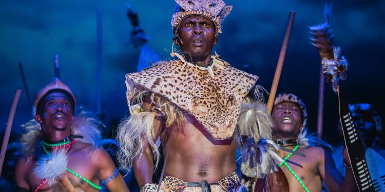 Thembinkosi Chagwe plays Shaka. Credit Mpilo Zondi. scaled